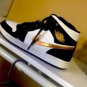 Air Jordan 1 (Black and Gold)